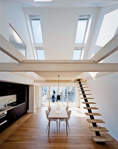 Henke Dachfenster für Rinteln - Velux - Die neue Größe des Schwingfensters sorgt mit einer Länge von 180 cm für mehr Lichteinfall und Ausblick