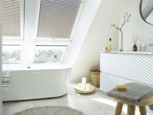 Henke Dachdecker für das Auetal - VELUX Dachfenster Kombination Badezimmer
